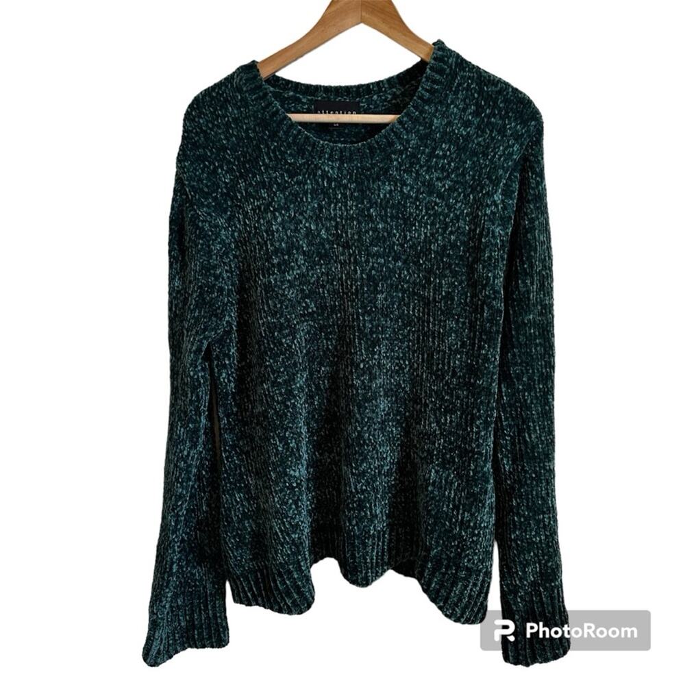 Attention women’s sweater large green
